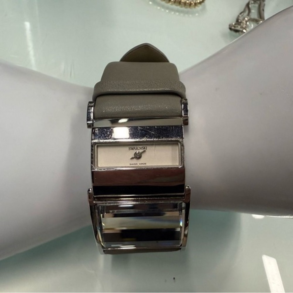 Swarovski Swiss Crystal Cuff‎ Watch Silver Tone FWD235SIM4 w Box